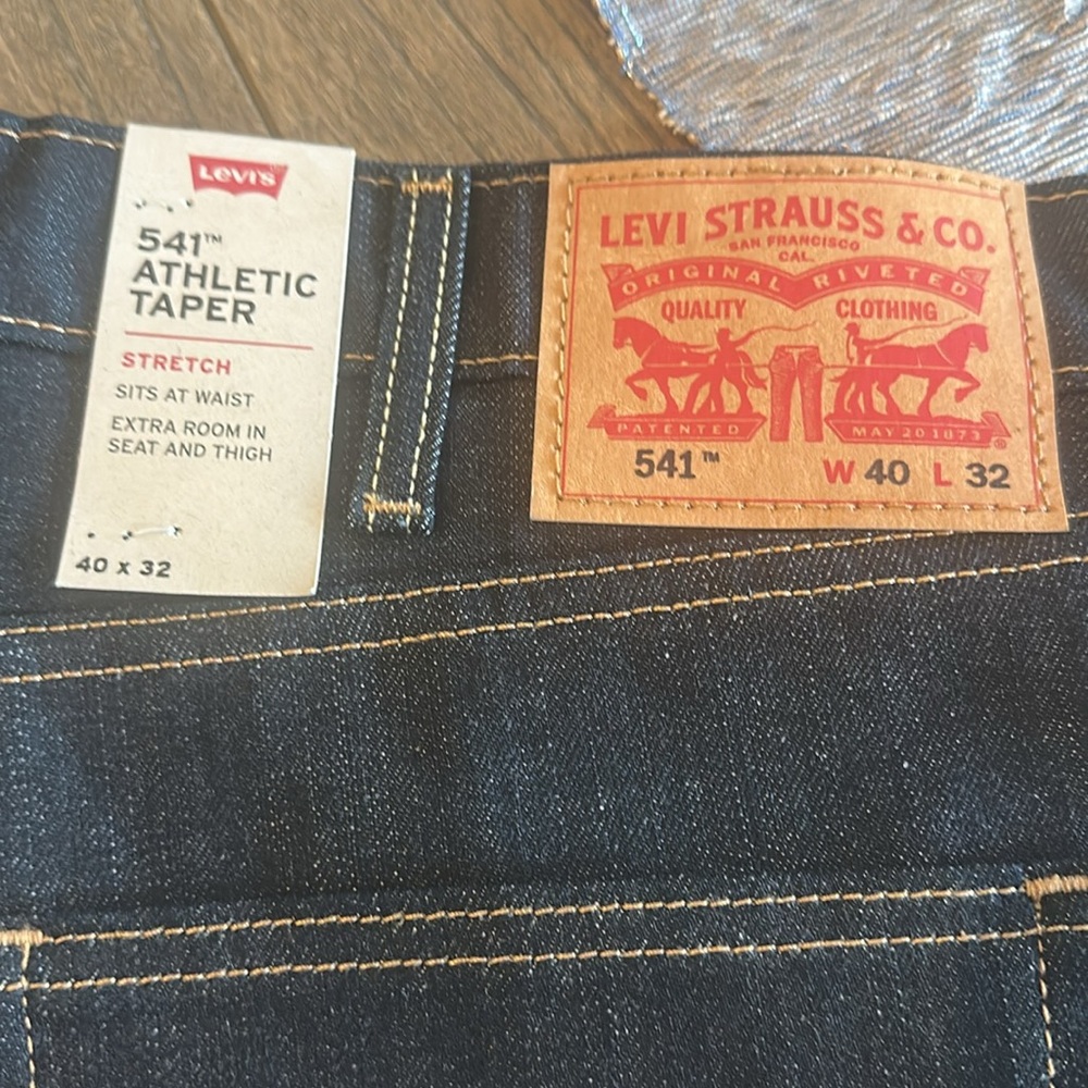 NWT Levi's Men's Dark Blue Jeans